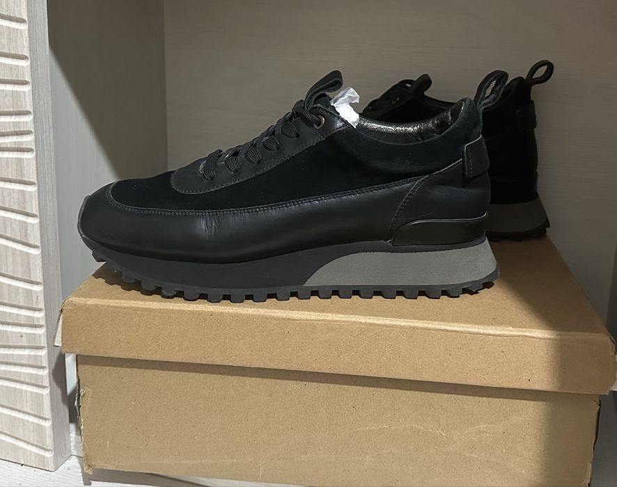 Модные кроссовки анимони женскиее