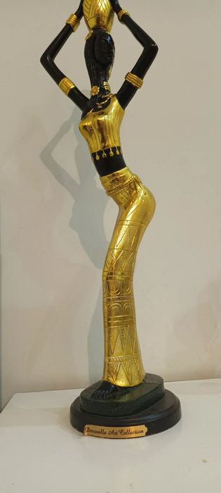 Qadimiy suviner sotiladi