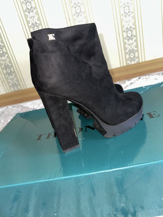 Сапоги женские на каблуках