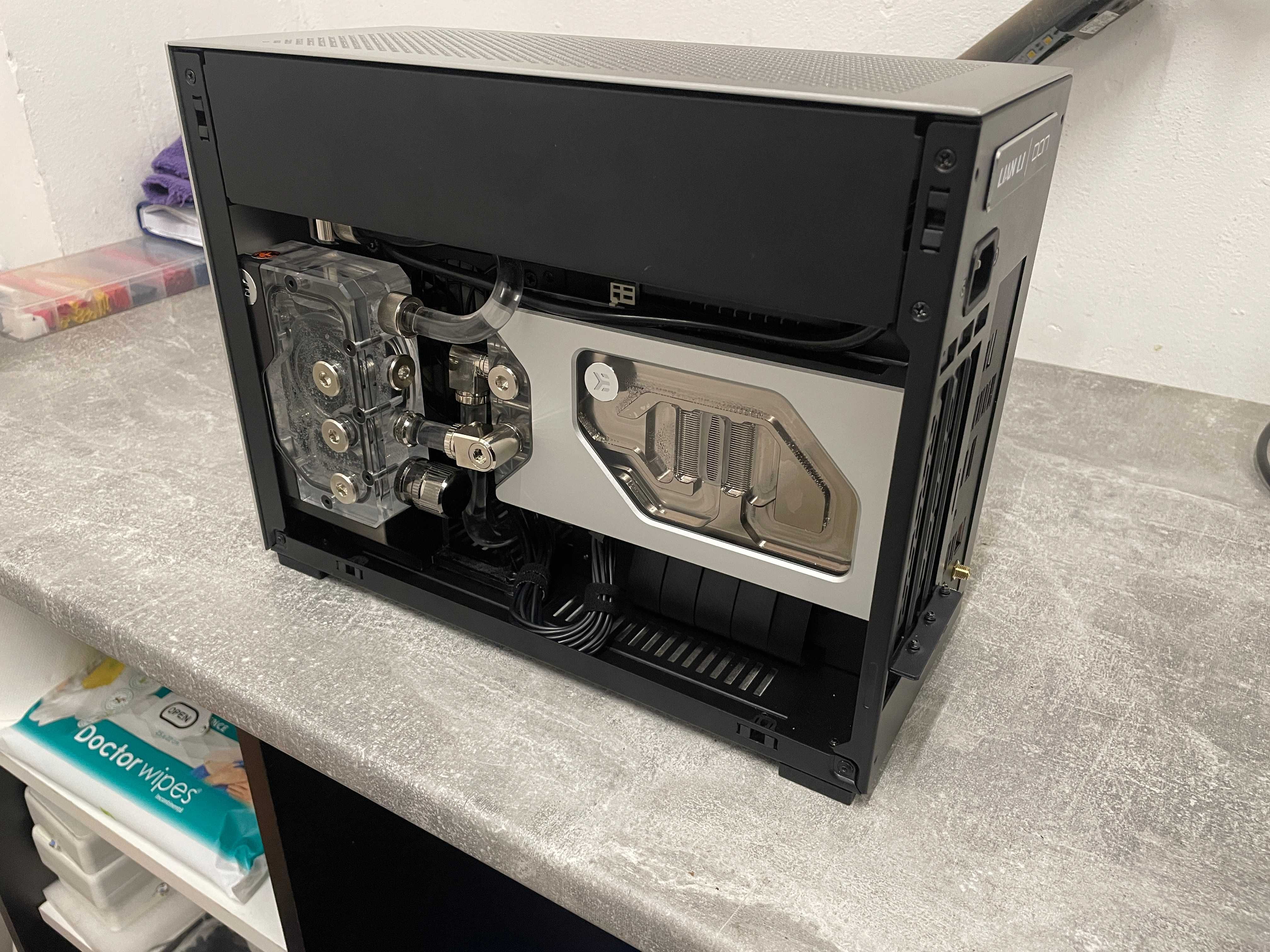 PC SFF custom, Performanță și Răcire pe Apă de Excepție