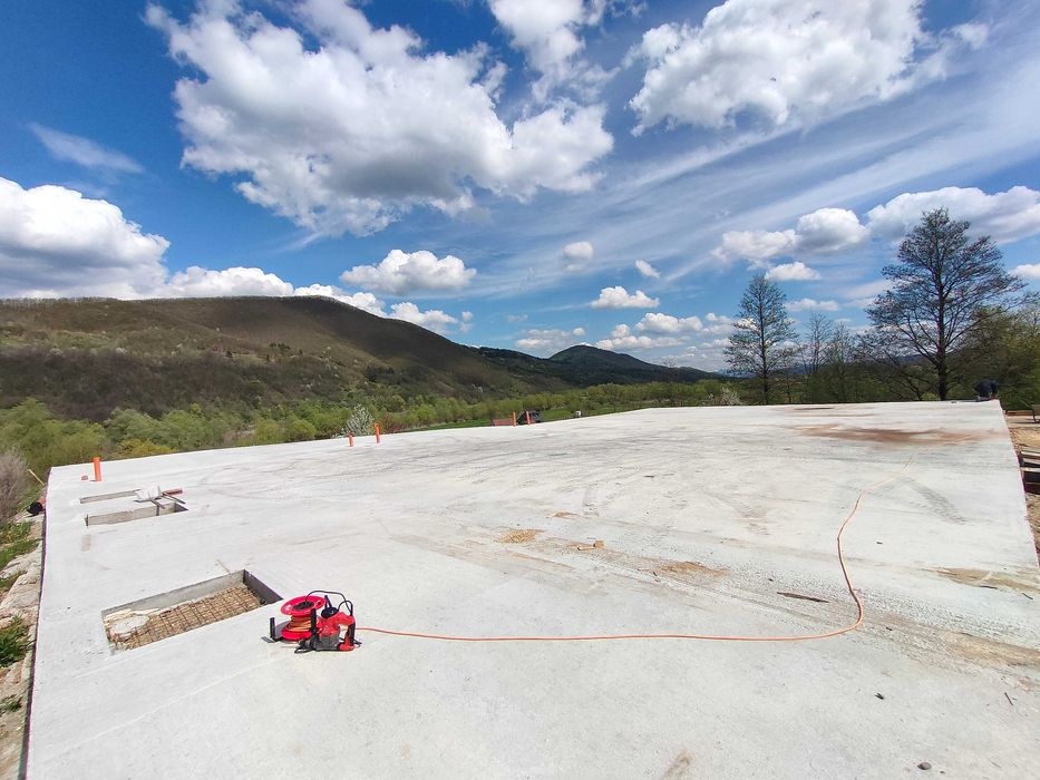 Teren de vânzare intre Vadu izei - Oncești + placă beton, (sighet)