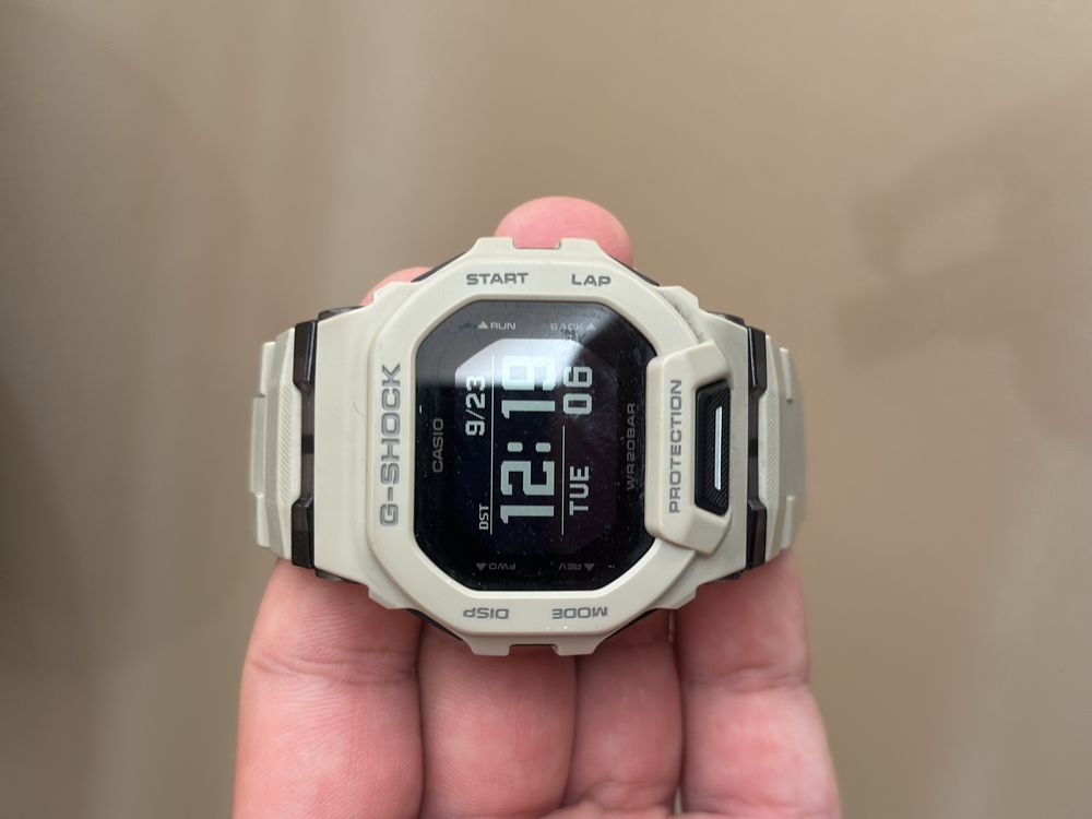 Casio G-Shock GBD-200UU-9DR digital watch.