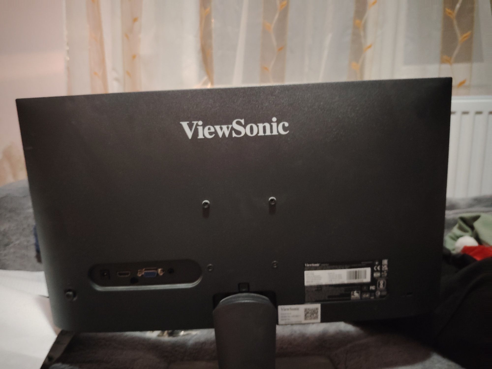 Vând monitor Viewsonic puțin folosit ca nou accept orice întrebare