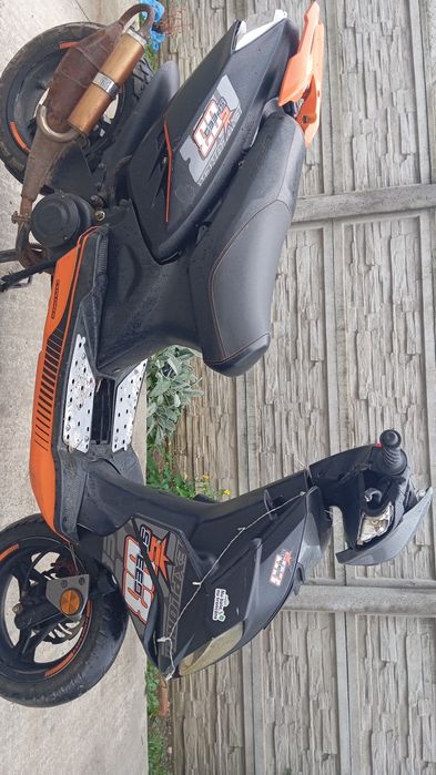 Vând scuter Explorer 2t 49cc sau schimb cu calculator