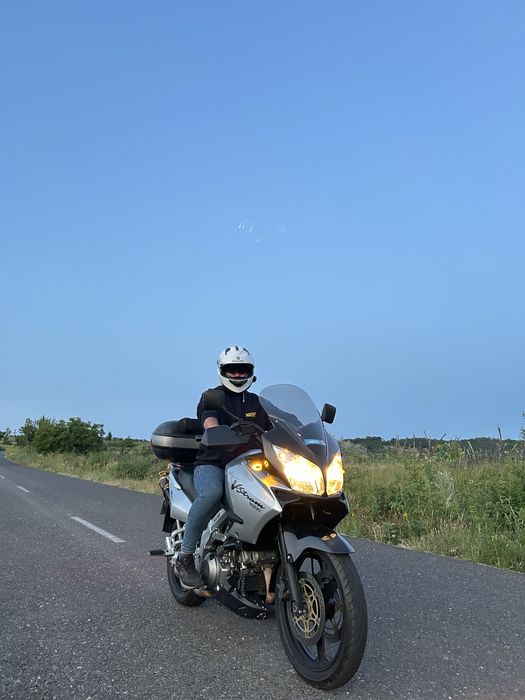 Motocicleta Suzuki V-Strom DL1000