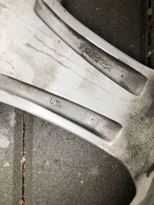 Vand jante 16” de Volvo cu cauciucuri iarna