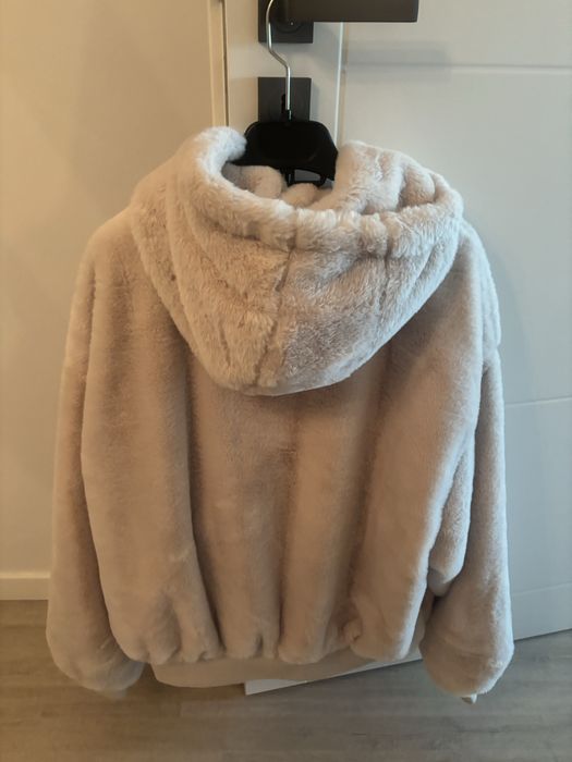 Jacheta blanita Bershka