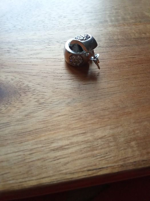 Продавам сребърни обеци