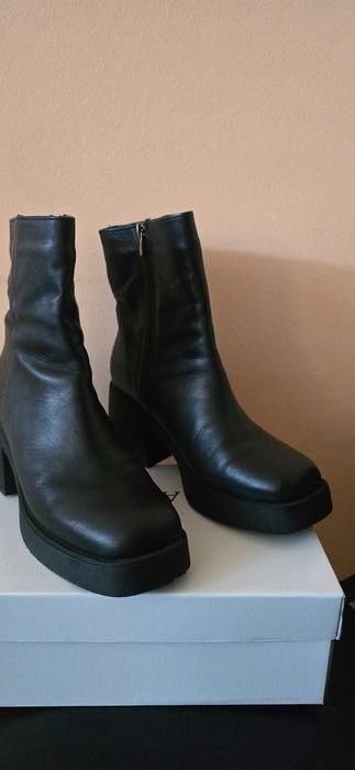 Дамски боти от естествена кожа номер 39