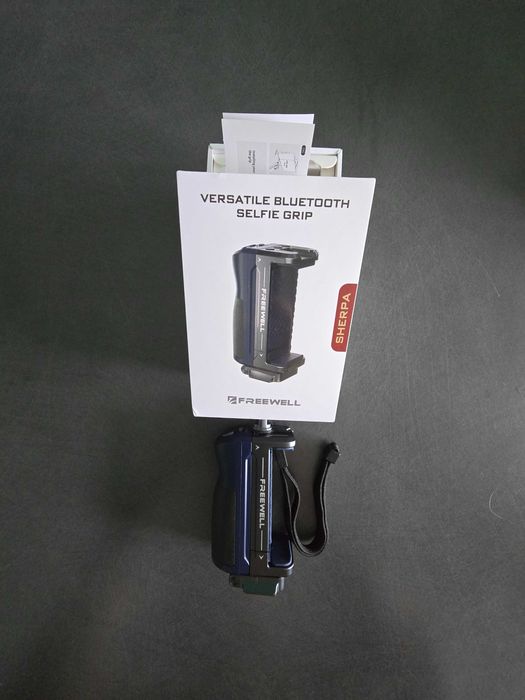 Freewell Versatile Bluetooth Selfie Grip
