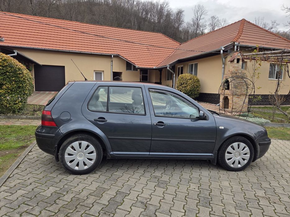 Vand VW Golf 1,6 benzina