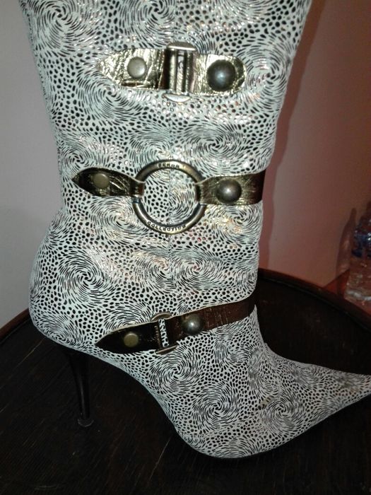 Продавам дамски боти