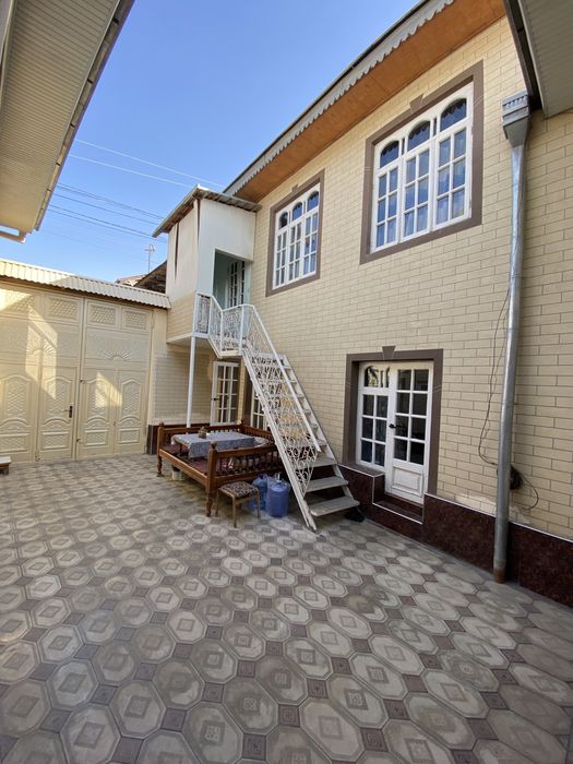 Регистонда катта уй сотилади!