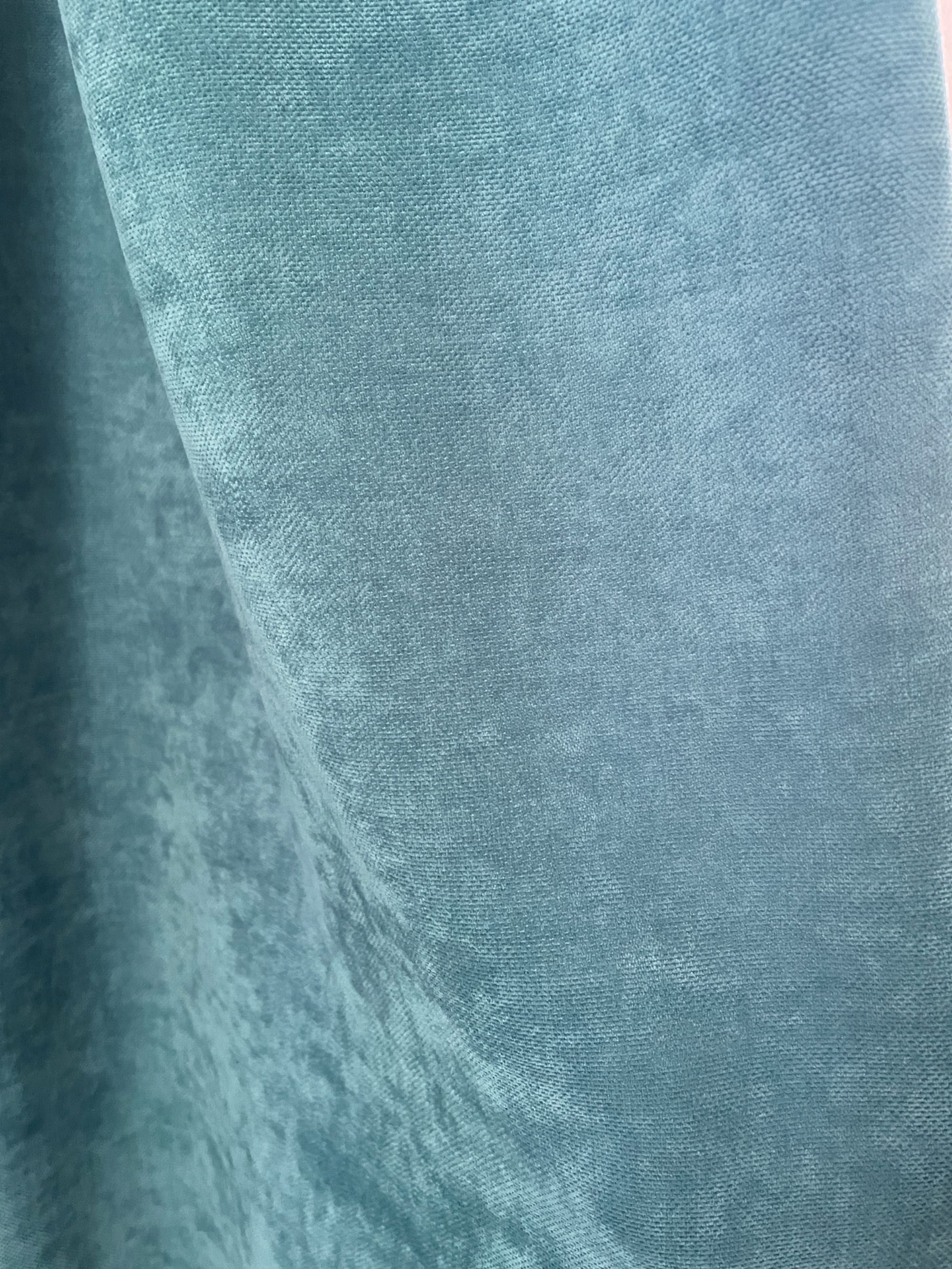 Draperii cu galerie inclusa