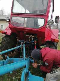Vând tractor U 650