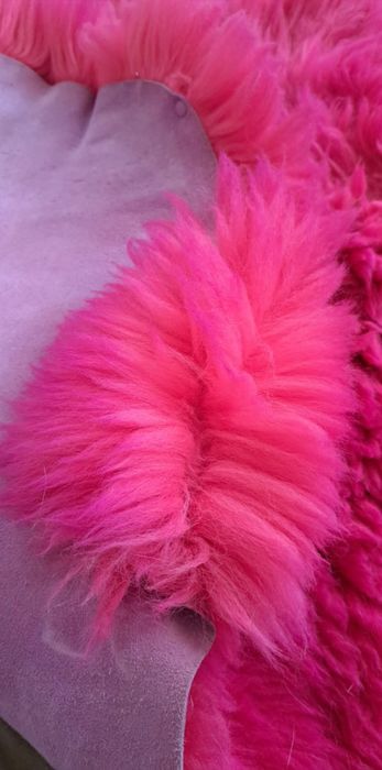 Овча кожа килим,постелка,уникален цвят фуксия,магента