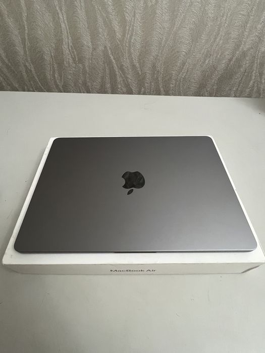 MacBook Air M3 (2024)