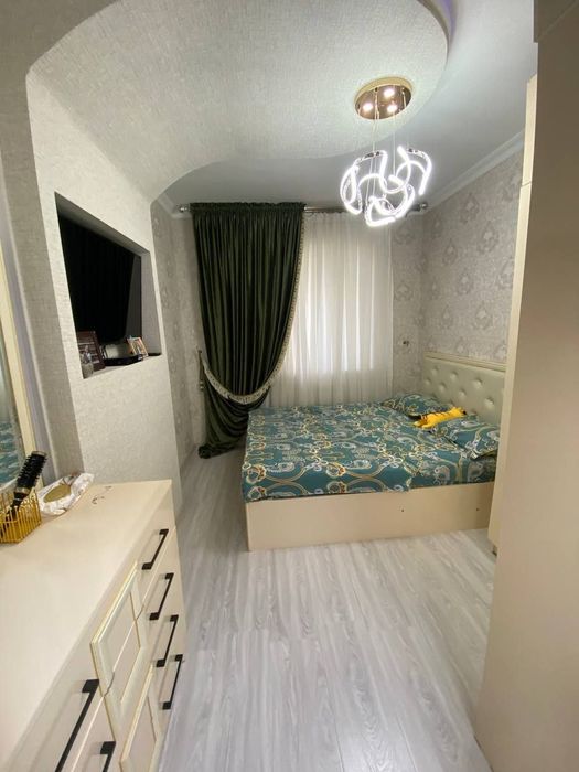 Продаётся 3 х ком кв в чирчике 1 этаж Навастройка вся мебель остаётся