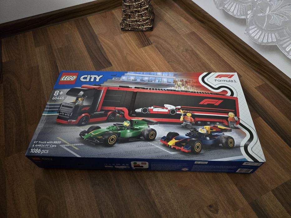 Vând LEGO Camion F1® cu mașinile F1® RB20 și AMR24