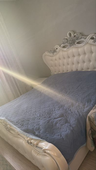 Спальный гарнитур.кровать отдельно 100 тысяч,шифоньер с комод 150 тыся