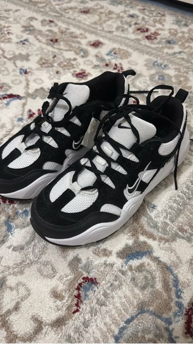 Кроссовки Nike черно-белые новые с этикеткой