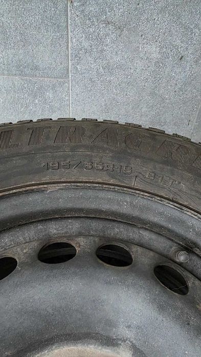 4x Anvelope de iarna Goodyear 195/65R15 91T + jante otel
