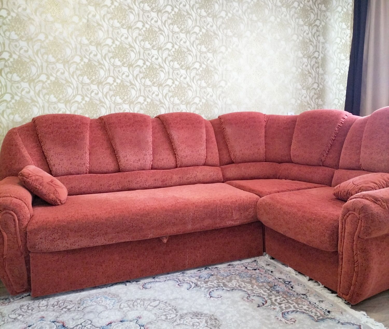 Продам Угловой раскладной диван  +второй мини раскладной диван