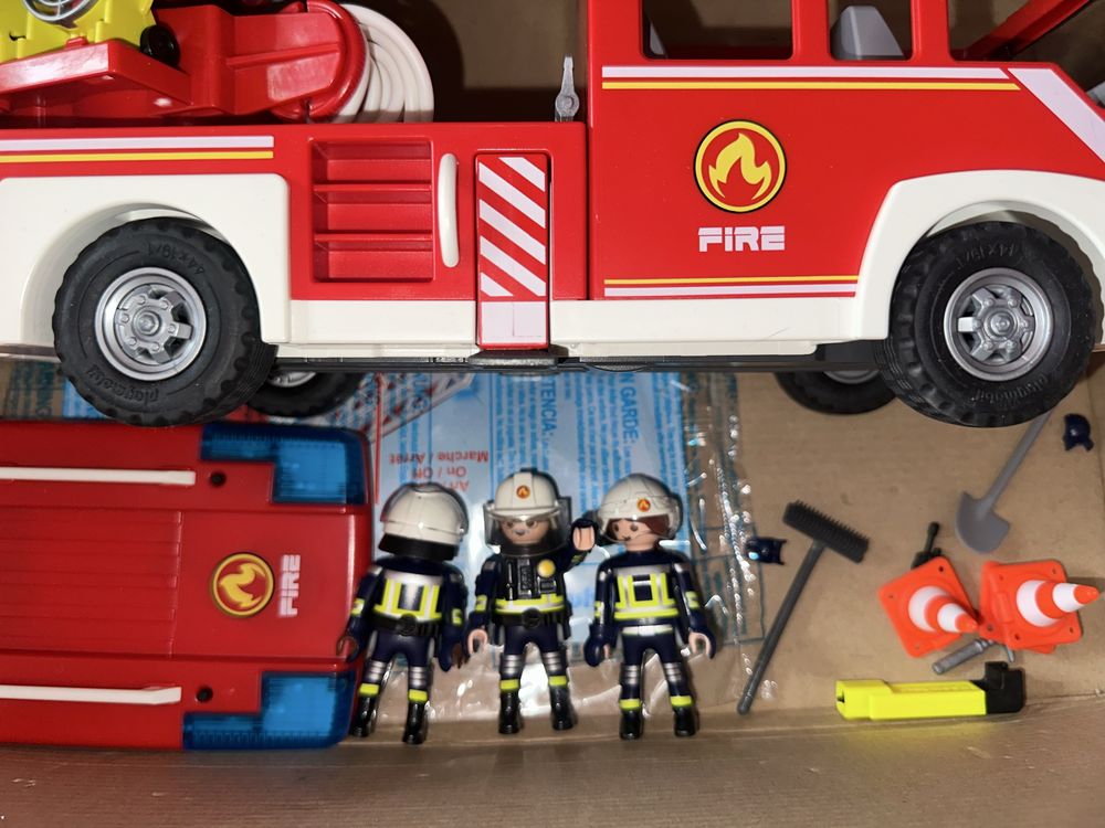 Playmobil - Пожарна кола със стълба 9463