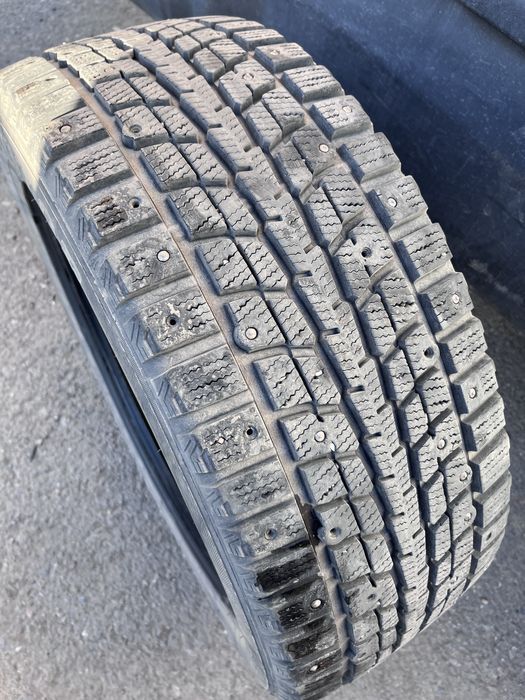 Шины зимние Dunlop б/у в хорошем состоянии