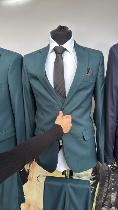 Costum nou, verde, albastru, marime 46
