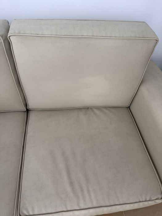 Много запазен кожен двуменстен диван