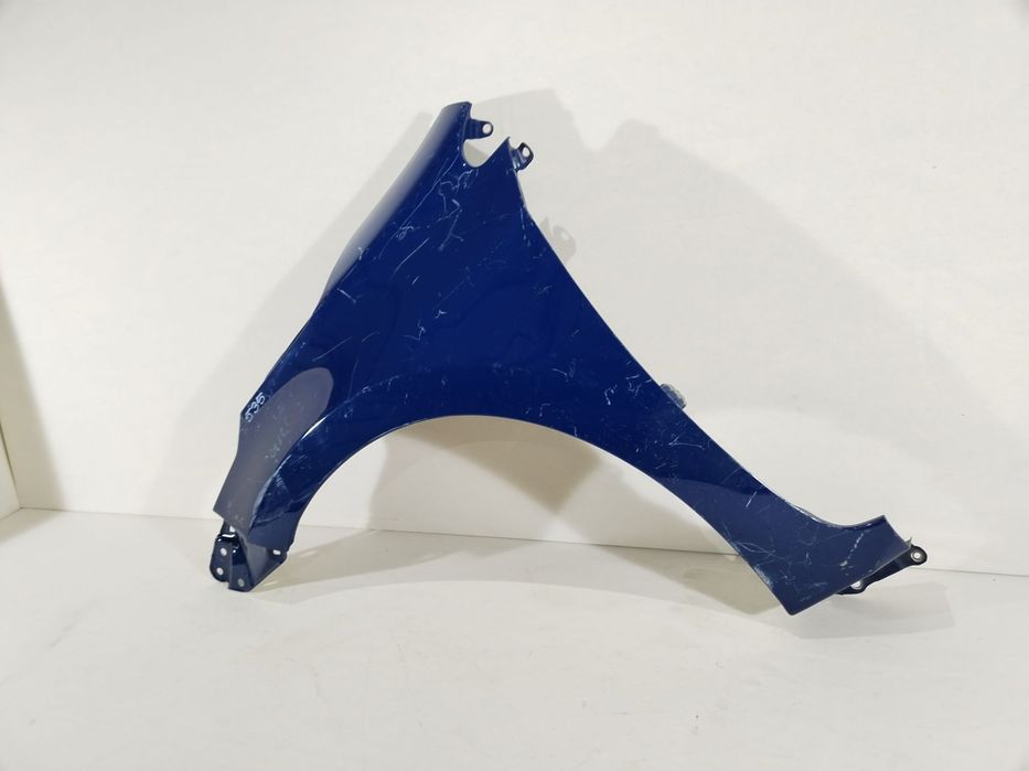 Aripa stanga fata Toyota Corolla, 2013, 2014, 2015, 2016, 2017, 2018.