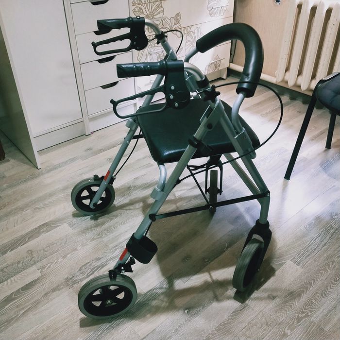 Инвалидное кресло