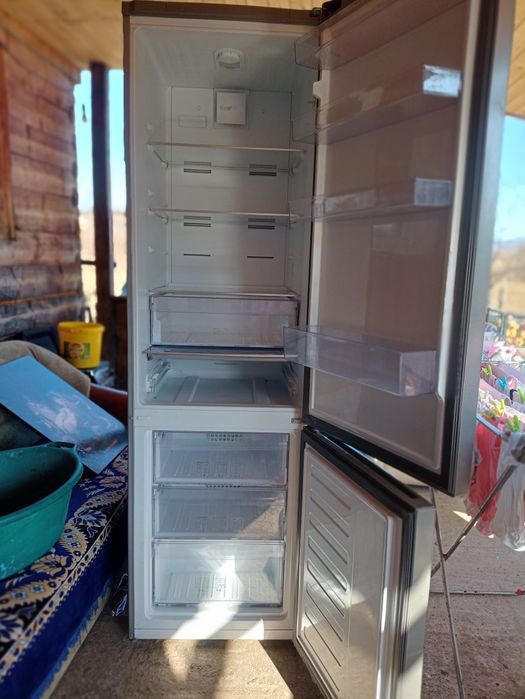 Vând frigider cu congelator