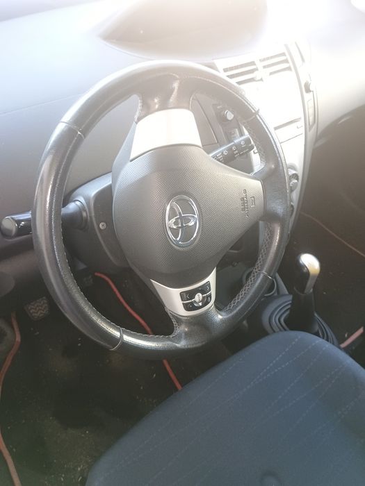 Тойота Ярис 2007