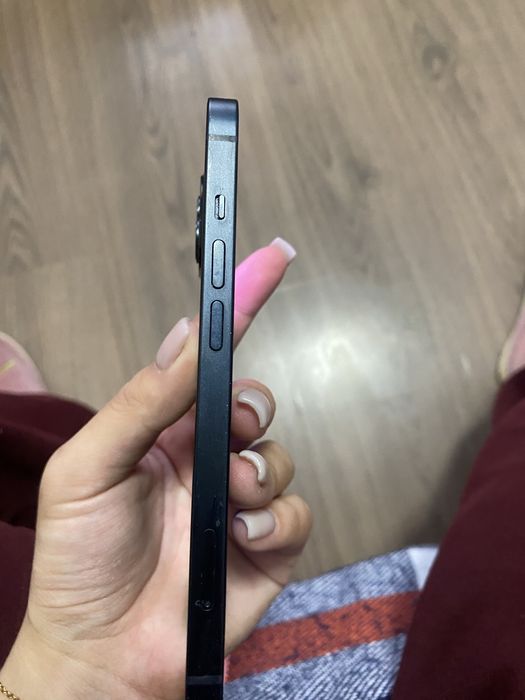 Продаю айфон 13 черного цвета