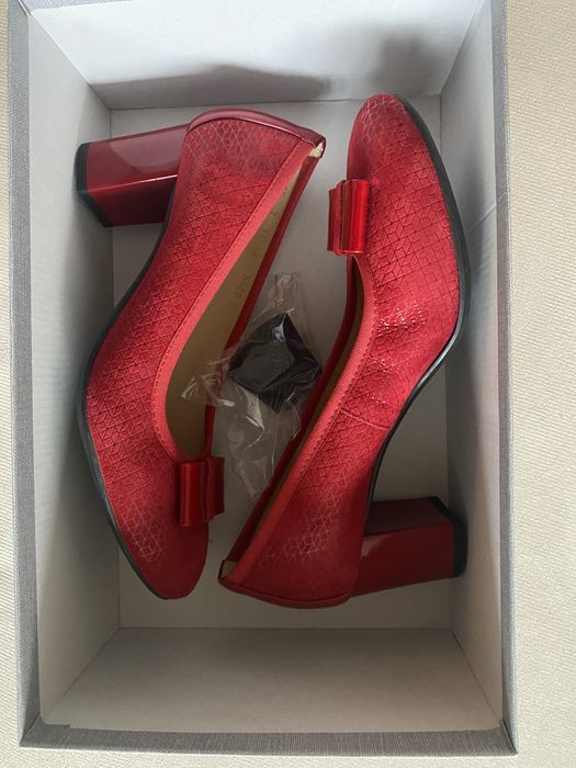 Елегантни червени обувки Roberto Venuti 38 номер