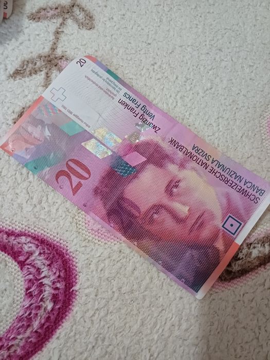 Vând franci elvetieni