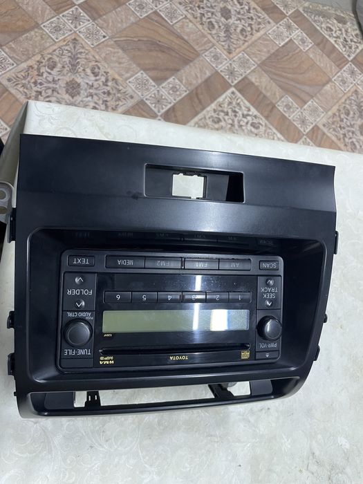 Магнитола с рамкой Toyota Land Cruiser 200