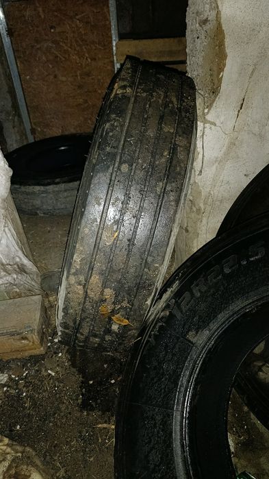 Резина на тягач 12R 22.5