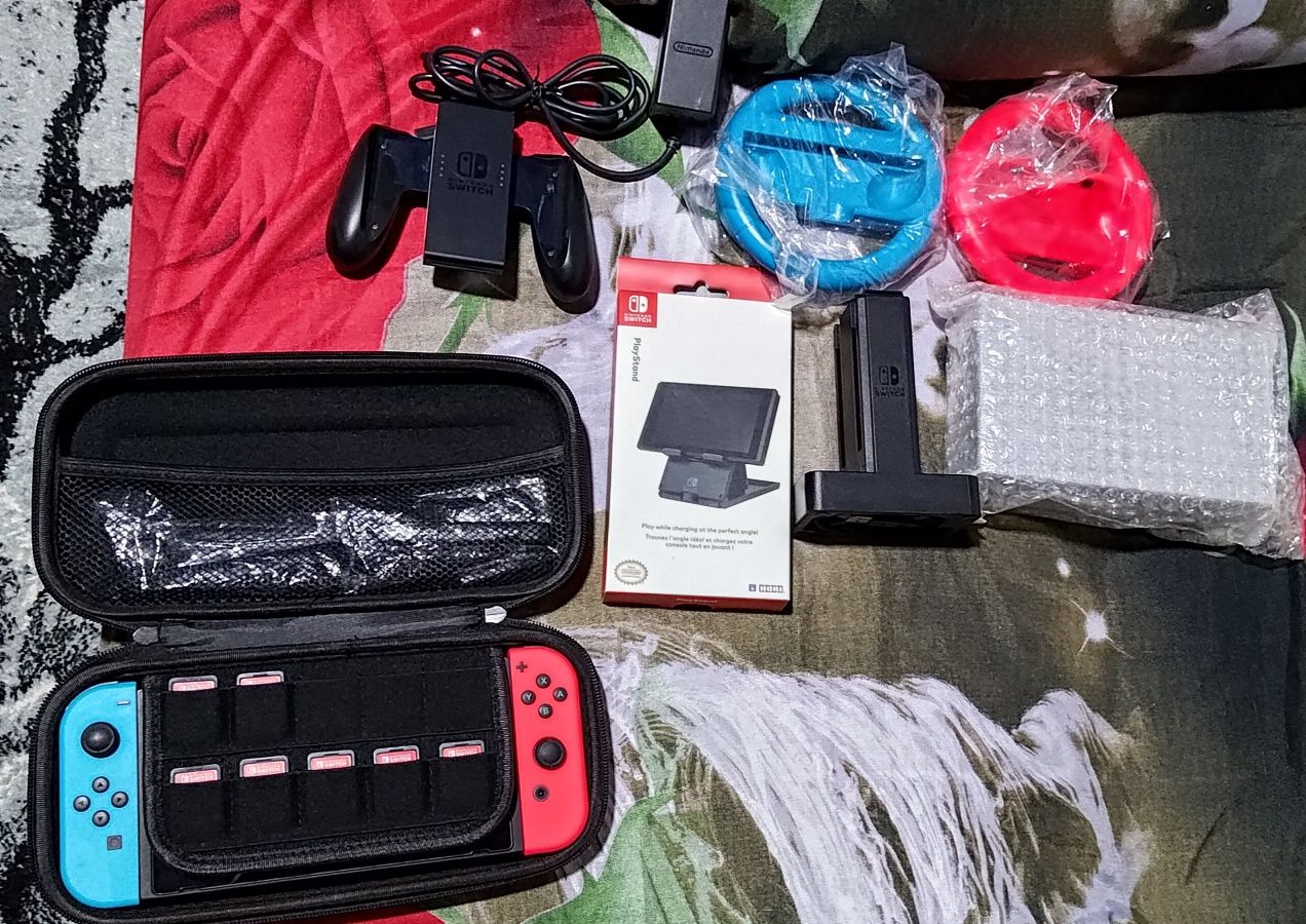 Nintendo Switch cu jocuri și accesorii