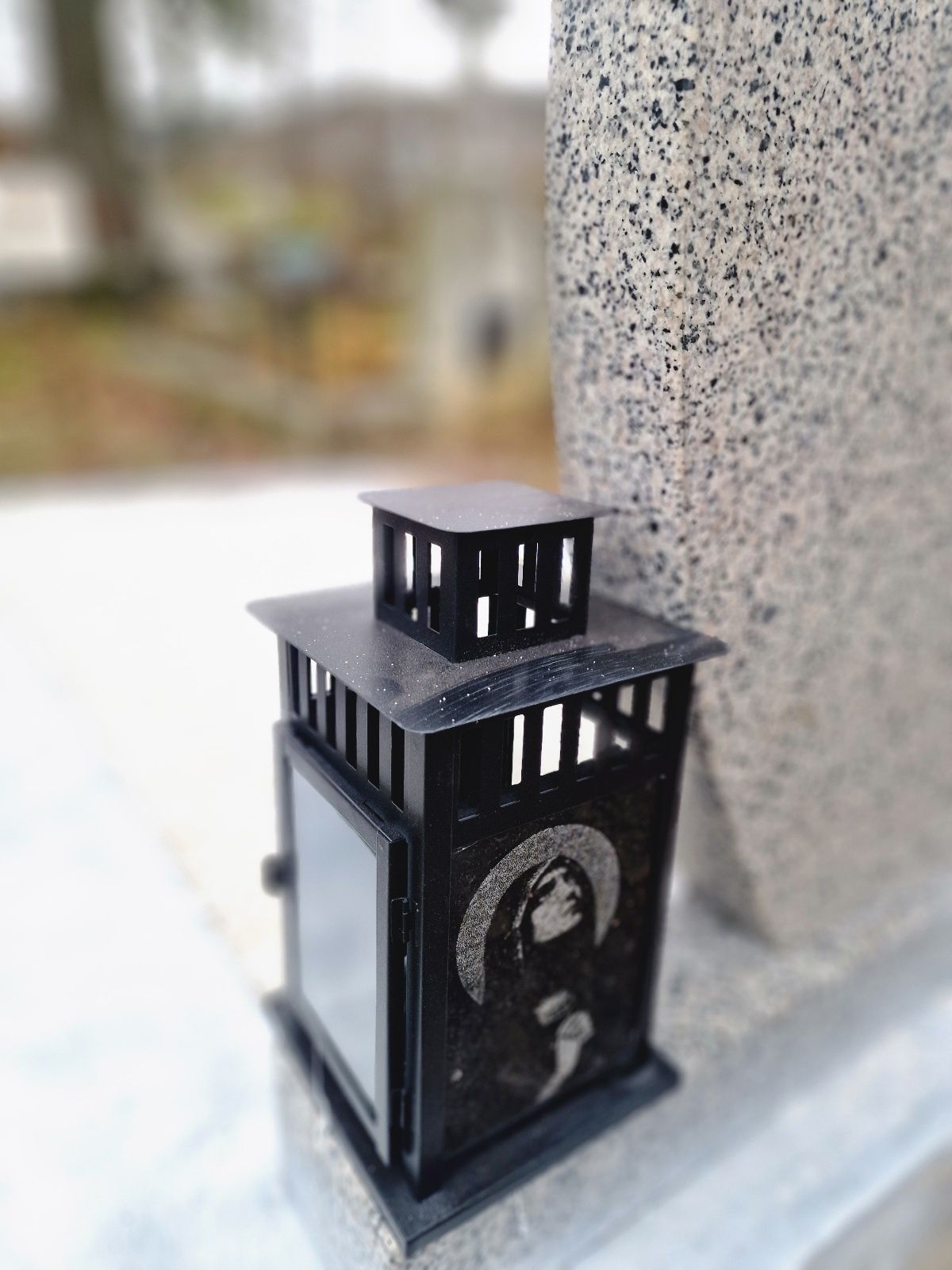 Cruce cimitir cu scris , fotogravura personalizata si felinar