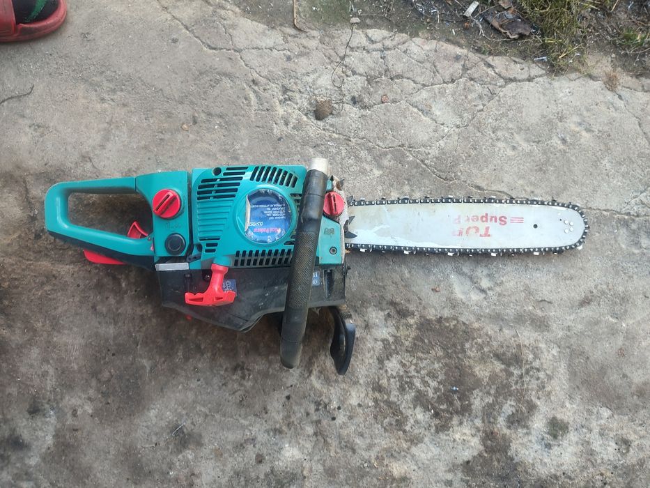 Vând drujba micul pădurar că noua