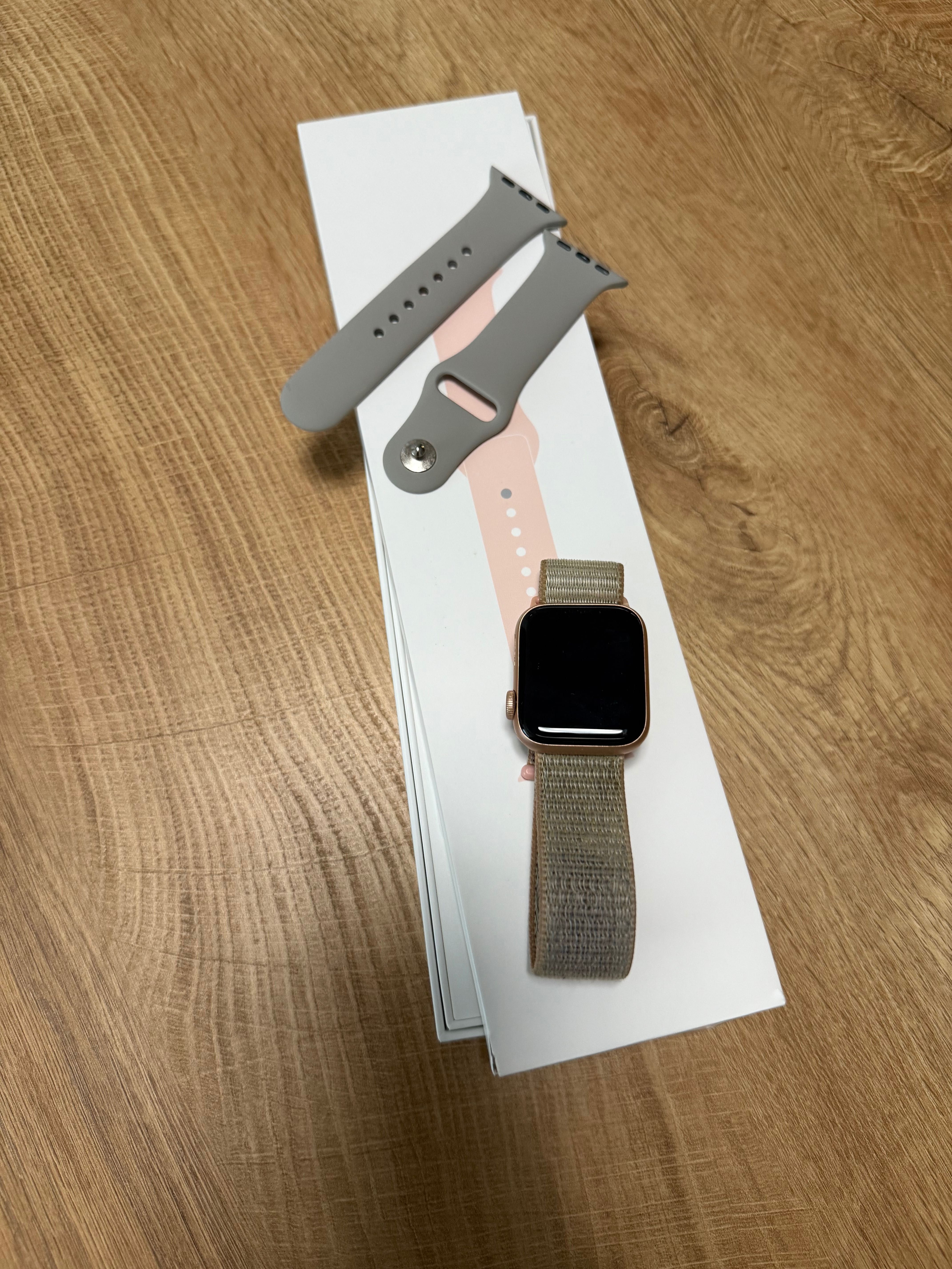 Apple Watch Gold Aluminum Case Pink Sand Sport Band 40 MM