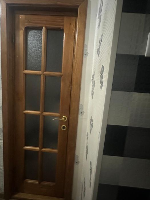 Vand usi din lemn masiv