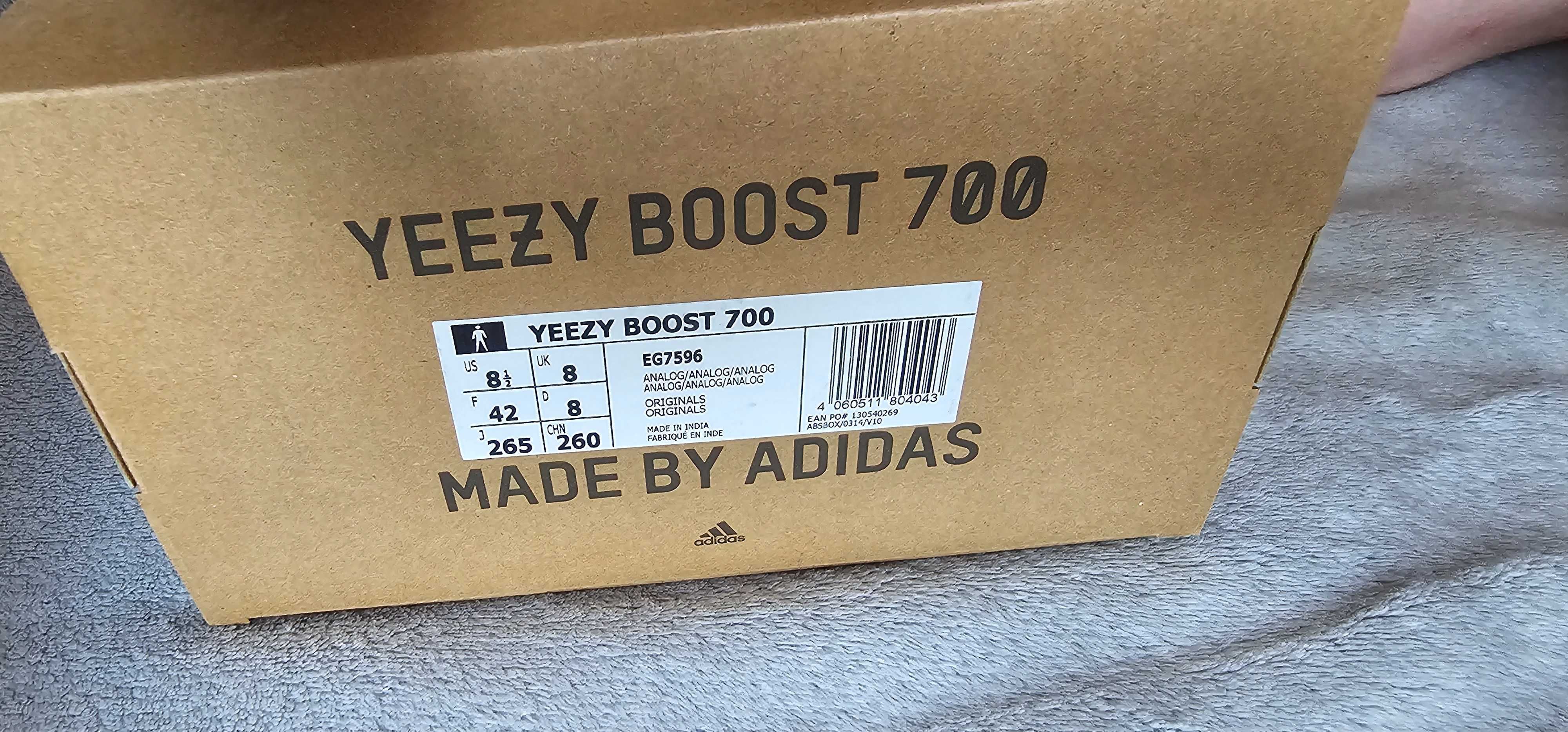 Yeezy 700 Analog