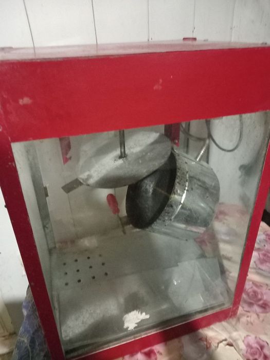 Pop korn qiladigan aparat Srochniy sotiladi