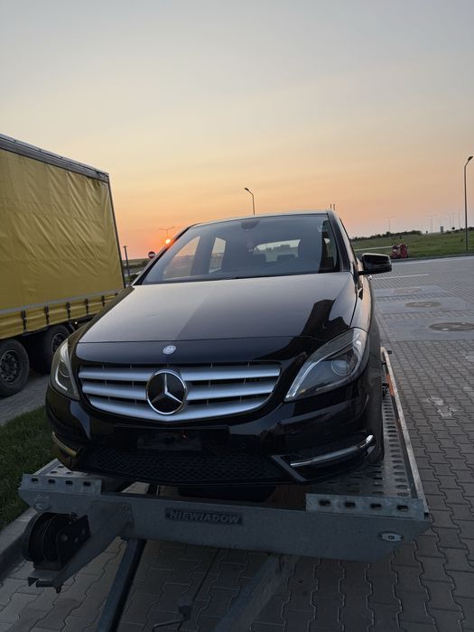 Usa fata spate prag aripa spate far Mercedes w246 B180 2013