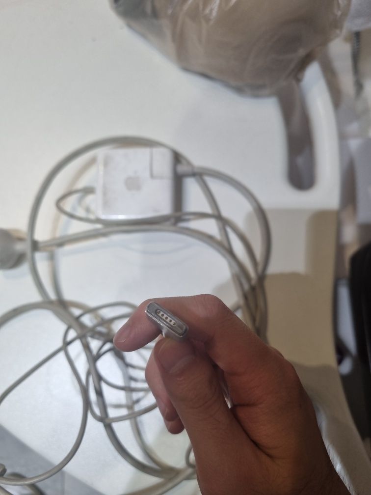 Зарядка Apple Magsafe 2