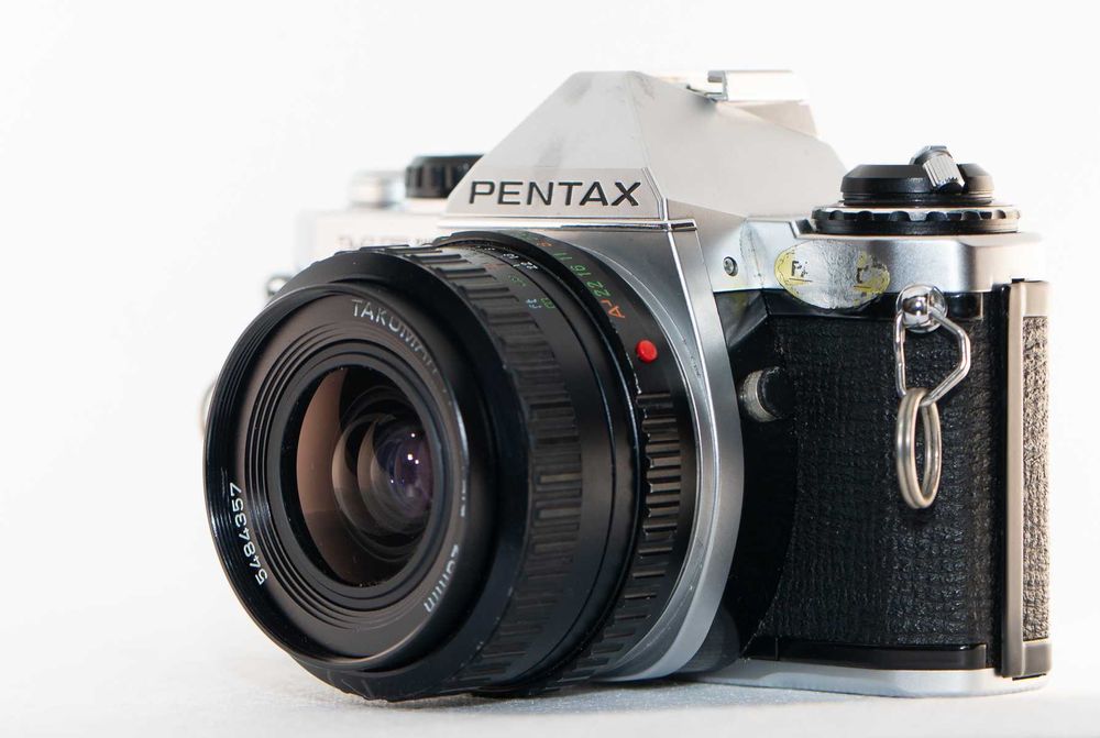 Aparat film Pentax ME Super cu doua obiective 50mm si 28mm